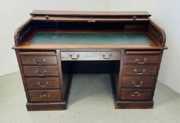 AN ANTIQUE MAHOGANY TWIN PEDESTAL 9 DRAWER ROLL TOP DESK, W 138 X D 76 X H 91CM.