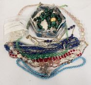 A GROUP OF VINTAGE GLASS AND BEADED NECKLACES,
