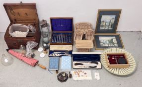 A GROUP OF COLLECTABLE ITEMS INCLUDING MINIATURE FURNITURE, CLAY PIPE REMAINS, DECO LAMP,