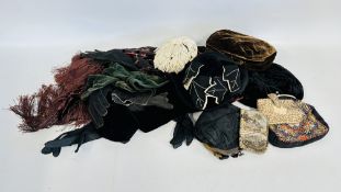 A GROUP OF VINTAGE CLOTHING TO INCLUDE 4 X HATS, ONE IS GERTRUDE HARRIS OF BOND STREET, THE JAY HAT,
