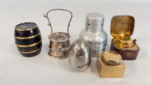A GROUP OF 6 VINTAGE TRAVELLING INKWELLS TO INCLUDE A SILVER EXAMPLE.