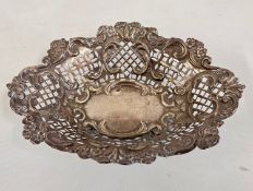AN ANTIQUE SILVER PIERCED BONBON DISH, CHESTER 1896, MAKER GEORGE NATHAN & RIDLEY HAYES,
