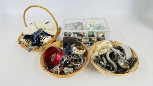 3 X BASKETS OF ASSORTED COSTUME / FASHION JEWELLERY TO INCLUDE BEADED NECKLACES, BANGLES ETC.
