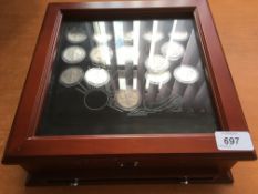 COINS: PRESENTATION BOX WITH A COLLECTION USA SILVER HALF DOLLARS, 1933-1947 INCLUSIVE. (15 COINS).