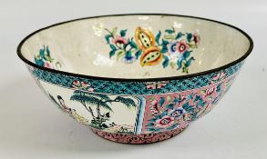 A CHINESE EXPORT ENAMEL FAMILLE ROSE BOWL, BEARING KEE YUEN LABEL, DIAM 22.5CM X H 9.5CM.