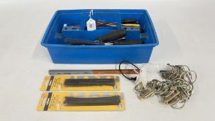 LINCH PINS ALONG WITH 10 HSS HACKSAW BLADES + TRAY OF TOOLS.
