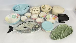 A GROUP OF SUNDRY CHINA TO INCLUDE PORTMEIRION CRAZY DAISY TEA WARE, HOLKHAM POTTERY VASE,