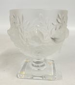 A LALIQUE ELIZABETH GOBLET VASE EMBOSSED WITH WRENS ON BRANCHES ON A SQUARE BASE, HEIGHT 13.