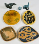 4 X GLAZED STUDIO POTTERY PLATES, ONE EXAMPLE MARKED DOLLY BROWN,