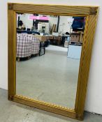 A MODERN GILT FINISH WALL MIRROR WITH VERTICAL RIBBED DETAIL AND CIRCULAR CORNER MOTIFS,
