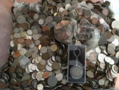 COINS: TUB WITH A HEAVY ACCUMULATION MAINLY UK, PRE DECIMAL WITH CUPRO-NICKEL HALFCROWNS, SHILLINGS,