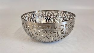 A DESIGNER ALESSI CATUS FRUIT BOWL.