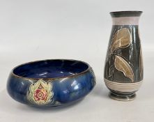 A ROYAL DOULTON GLAZED STONEWARE BOWL STAMPED X8710 1808 DIAM 19CM + A DENBY STONEWARE 