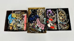 3 X BOXES OF ASSORTED COSTUME / FASHION JEWELLERY TO INCLUDE BEADED NECKLACES, WATCHES, BANGLES,