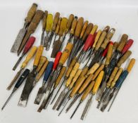 BOX OF ASSORTED WOODWORKING CHISELS INCLUDING VINTAGE EXAMPLES, MARPLES, ETC.