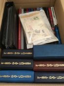 NEW ZEALAND: LARGE BOX WITH 1985-2002 YEAR BOOKS RANGE (13),