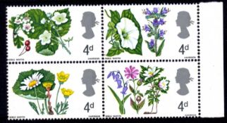 GB: 1976 FLOWERS PHOSPHOR 4d BLOCK OF FOUR MNH, SLATE PURPLE MISSING AFFECTING BRAMBLE BERRY.