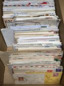 USA: BOX WITH EXTENSIVE COVERS, CARDS, AIRMAILS, FIRST DAY, EVENTS, WW2 MIXED FRANKINGS ETC.