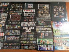 GB: FILE BOX WITH MODERN MINT COMMEMS, MINISHEETS, A FEW MACHINS, POST AND GO PRESENTATION PACKS,