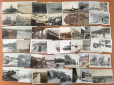 PACKET OF GORLESTON, NORFOLK POSTCARDS TO INCLUDE WINTER SCENES, SEAFRONT RP, BOATMEN,