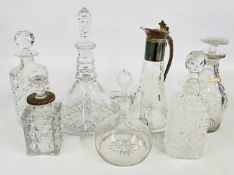 A GROUP OF 6 CLEAR GLASS DECANTERS TO INCLUDE SILVER MOUNTED AND ANTIQUE ETCHED GLASS EXAMPLES + A