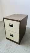 A STEEL TWO DRAWER FILING CABINET.