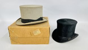 TWO VINTAGE GENT'S TOP HATS TO INCLUDE AN EXAMPLE MARKED TOM GREEN KING STREET GREAT YARMOUTH.