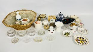 AN EXTENSIVE GROUP OF VINTAGE TRINKET POTS, DRESSING TABLE ITEMS, OPEN SALTS ETC.
