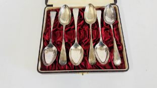 A CASED SET OF SIX SILVER TEASPOONS, SHEFFIELD ASSAY, MAKER HW LTD IN G.
