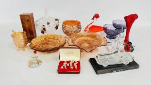 A GROUP OF GLASSWARE TO INCLUDE CARNIVAL GLASS,
