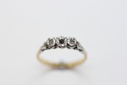 AN 18CT YELLOW GOLD AND PLATINUM SET DIAMOND RING SET WITH TWO STONES, THE CENTRAL STONE MISSING.