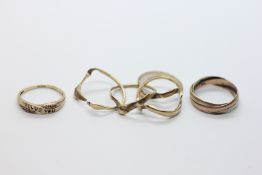 A 9CT GOLD TRI-COLOURED STONE SET RING,