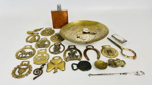 A TRAY OF METALWARE INCLUDING SILVER ITEMS AND HORSE BRASSES.