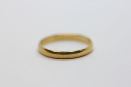 A 22CT YELLOW GOLD WEDDING BAND, B ASSAY.