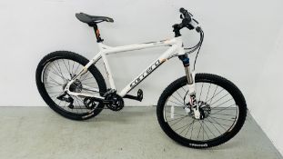 CARRERA KRAKEN MOUNTAIN CYCLE SUNTOUR XCR ADJUSTABLE FRONT FORKS, SKELETAL HYDRAULIC DISC BRAKES,