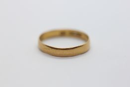 A 22CT GOLD WEDDING BAND.