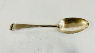 AN ANTIQUE SILVER SPOON LONDON 1782, MAKER HESTER BATEMAN, L 21.5CM.