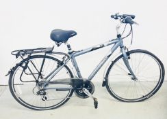 TREK NAVIGATOR T30 21 SPEED TOURING BICYCLE WITH REAR CARRIER.