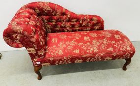 A REPRODUCTION CHAISE LOUNGE.