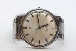 A GENTLEMAN'S OMEGA SEAMASTER DEVILLE STEEL CASED WRIST WATCH ON BRACELET STRAP WITH DEPLOYMENT
