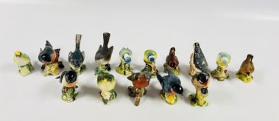 A COLLECTION OF 15 ASSORTED BESWICK BIRD ORNAMENTS TO INCLUDE BLUE TIT 992, CHAFFINCH 991,