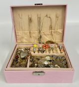 A JEWELLERY BOX AND CONTENTS TO INCLUDE COSTUME JEWELLERY, BEADED NECKLACES, GOLD TONE,