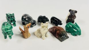 A GROUP OF 10 CARVED AND POLISHED HARD STONE MINIATURE ORNAMENTS TO INCLUDE MALACHITE ELEPHANTS &