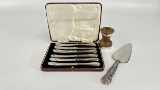 A CASED SET OF VINTAGE SILVER HANDLED BUTTER KNIVES, SHEFFIELD 1933,