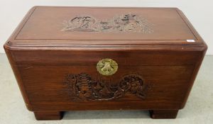 A CARVED MAHOGANY CAMPHORWOOD LINED CHINESE BLANKET CHEST FEATURING INTRICATE HAND CARVED RELIEF