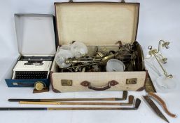 A VINTAGE SUITCASE AND CONTENTS CONTAINING ASSORTED PLATED WARE, DOOR KNOBS, GOLF CLUBS,