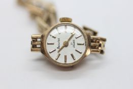 AN ACCURIST 21 JEWELS 9CT GOLD CASED LADIES WRIST WATCH ON A 9CT GOLD BRACELET STRAP.