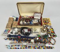 A JEWELLERY BOX AND CONTENTS TO INCLUDE ENAMEL BUTTERFLY BROOCHES,