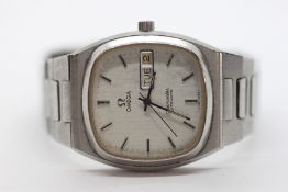 A GENTLEMAN'S OMEGA SEAMASTER AUTOMATIC DAY DATE WATCH,