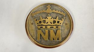 A CAST BRASS CIRCULAR EMBLEM PLAQUE, BEARING MONOGRAM 